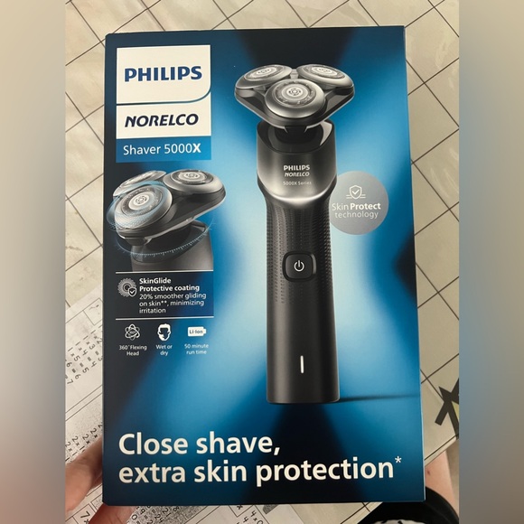 Philips Norelco Exclusive Shaver5000X  SkinGlide Protective Coating Rechargeable - Picture 1 of 4